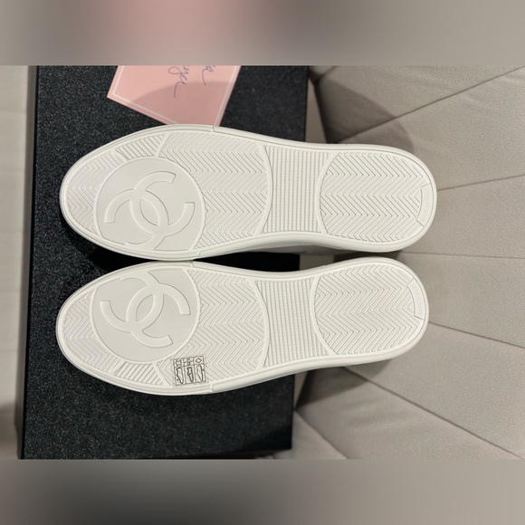 SOLD Chanel 23A white Trainers - size 38 - Picture 6 of 10